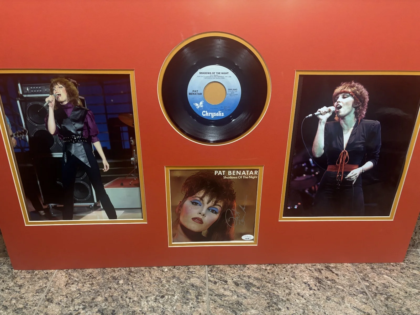 Pat Benatar — PAT BENATAR signed "Shadows of the Night" 45 RPM Sleeve display /BAS Beckett COA