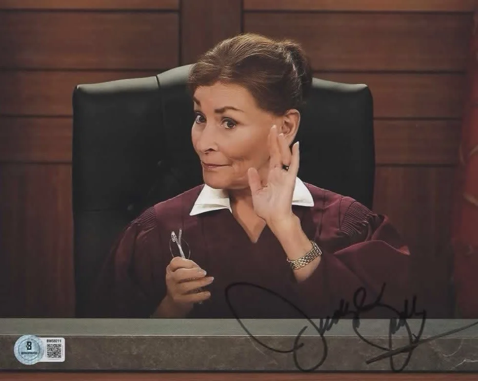 Judy Sheindlin — JUDGE JUDY SHEINDLIN RARE SIGNED AUTOGRAPHED 8x10 PHOTO COA BECKETT BAS TV SHOW