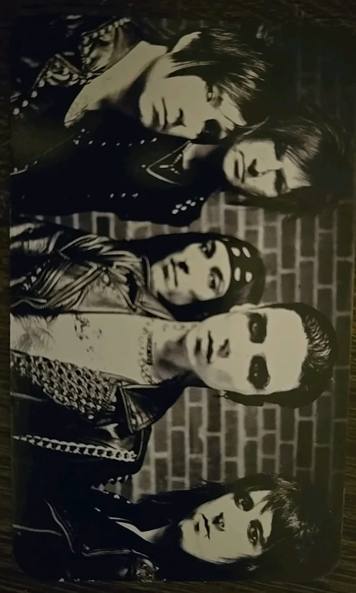 Autographed BLACK VEIL BRIDES 2022 THE TRINITY OF TERROR TOUR CARD, изображение 2