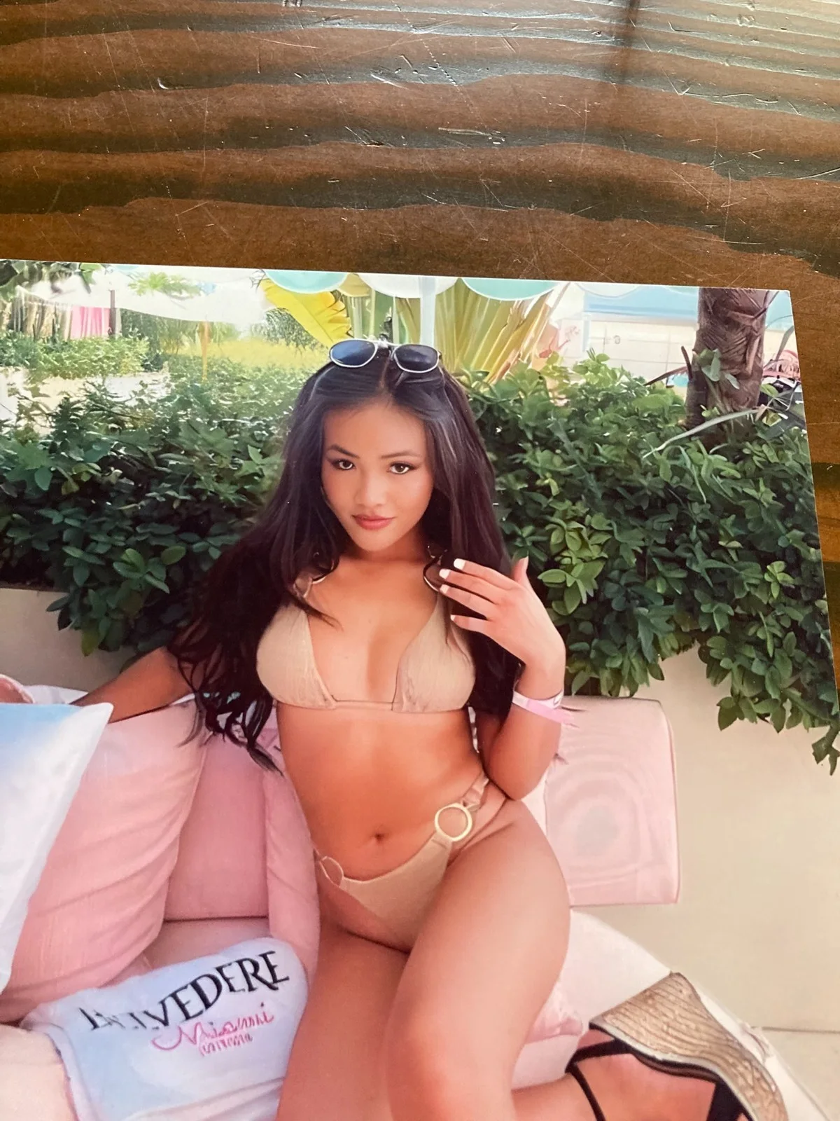 Jenn Tran — Jenn Tran Autograph 8.5x11 Bikini Photo Television Personality Bachelorette, изображение 2