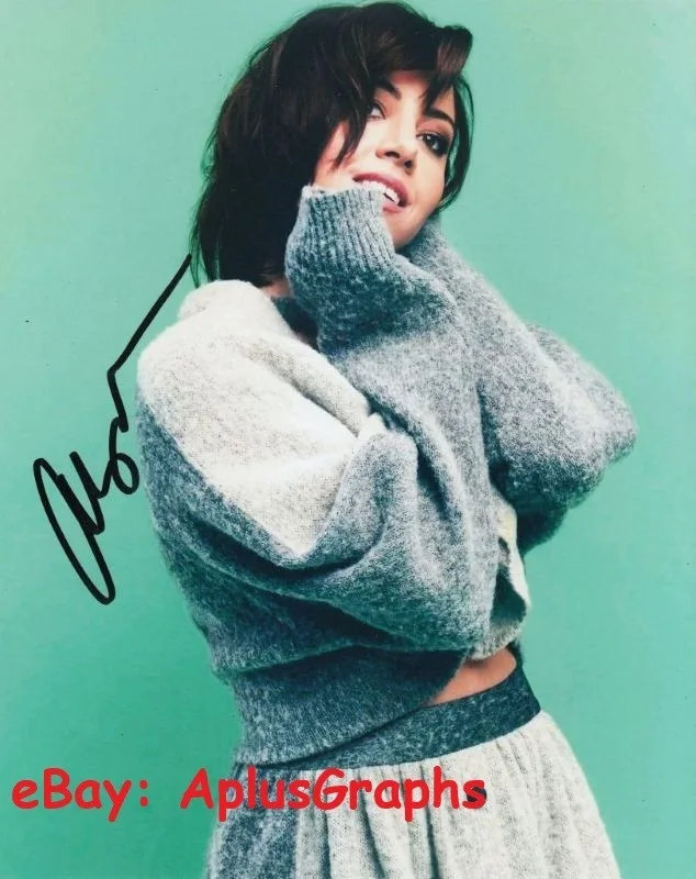 Aubrey Plaza — AUBREY PLAZA... Alluring Actress - SIGNED