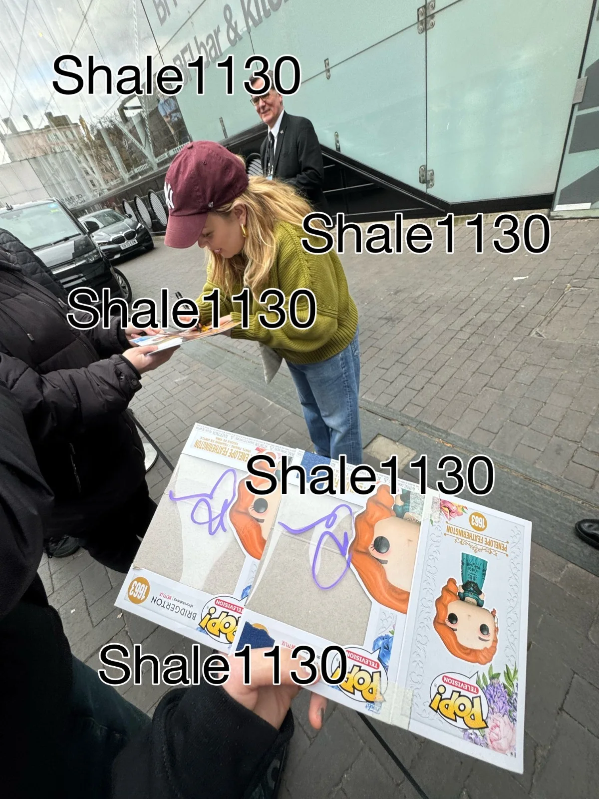 Nicola Coughlan — Nicola Coughlan Signed Penelope Featherington Funko Pop VIDEO PROOF Bridgerton, изображение 3