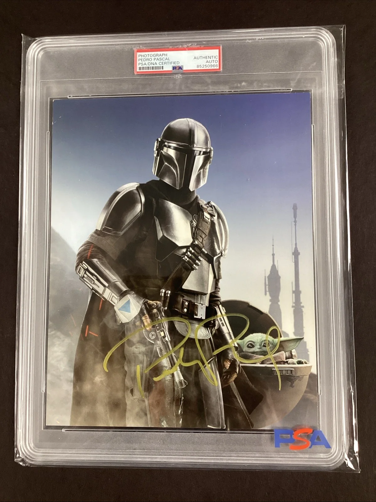 Pedro Pascal — Pedro Pascal Signed Photo 8x10 Star Wars The Mandalorian Baby Yoda Auto PSA/DNA, image 5