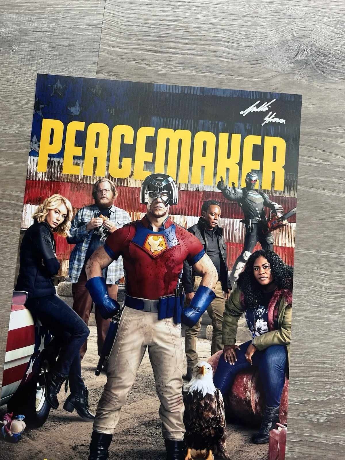 Freddie Stroma — Freddie Stroma Signed Peacemaker 11x17 Photo SWAU COA Vigilante DC HBO, изображение 5