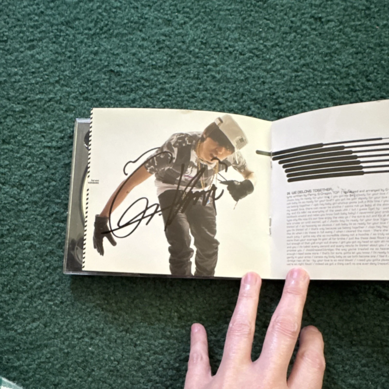 BigBang With U Original Music CD & Autographed Booklet, Collectible Signed Album, изображение 5