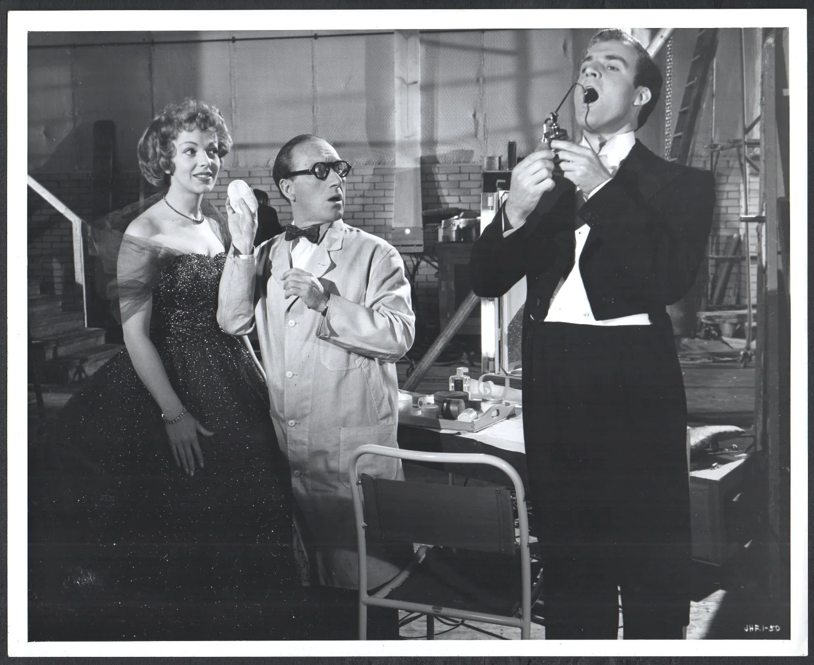 MAKE MINE A MILLION 1959 Arthur Askey, Bernard Cribbins 4 10x8 STILLS, image 2