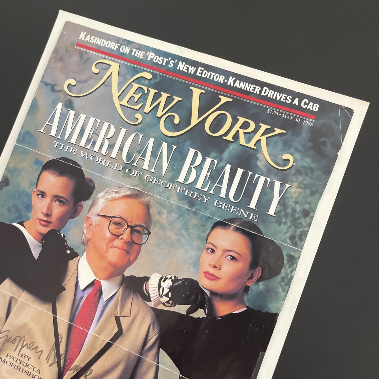 GEOFFREY BEENE Designer: Hand Signed 1988 New York Post Mag Cover 8 x 11” / KSK, изображение 3