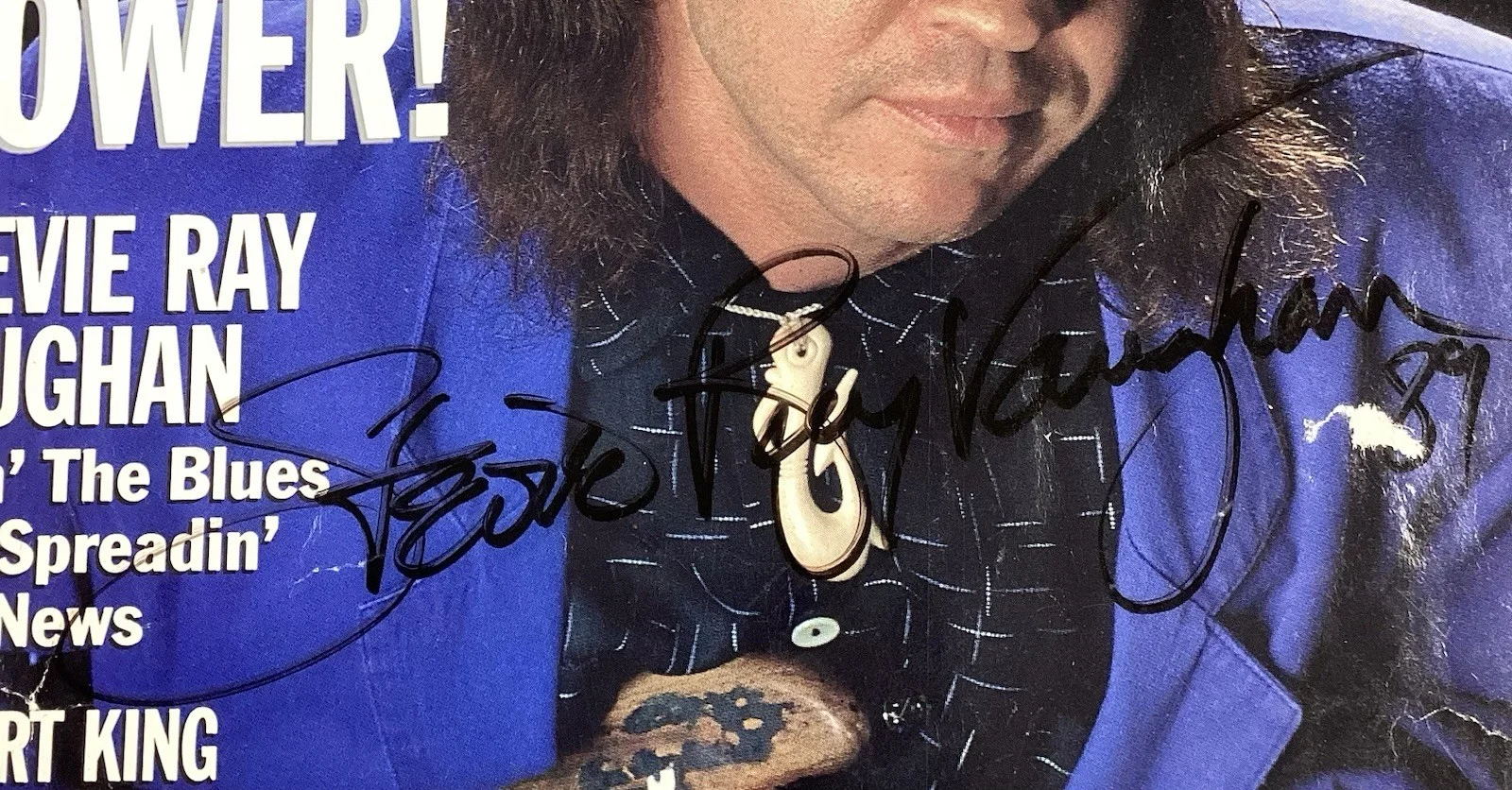 Stevie Ray Vaughn Signed Guitar World No Label 89 Blues Music HOF Auto PSA/DNA 7, image 2