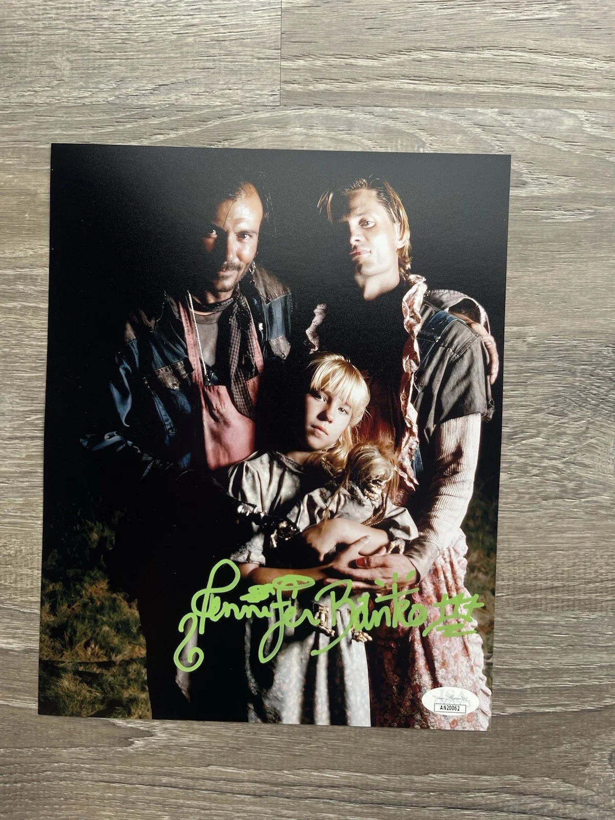 Jennifer Banko — Jennifer Banko Signed 8x10 Photo JSA COA Leatherface Texas Chainsaw Massacre III, image 2