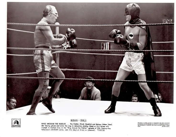 Adam West, Frank Gorshin — 1967 Batman "Ring Around the Riddler" Ep Signed - Adam West & Frank Gorshin, изображение 2