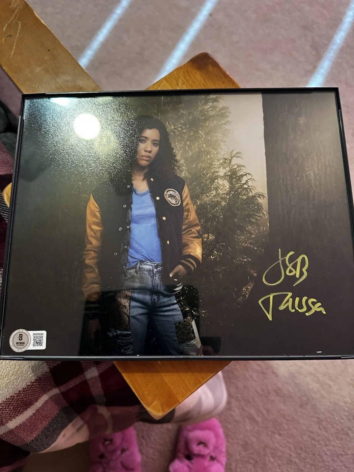 Jasmin Savoy Brown — Jasmin Savoy Brown Signed 8x10 Photo Yellowjackets Taissa Autograph Beckett Cert