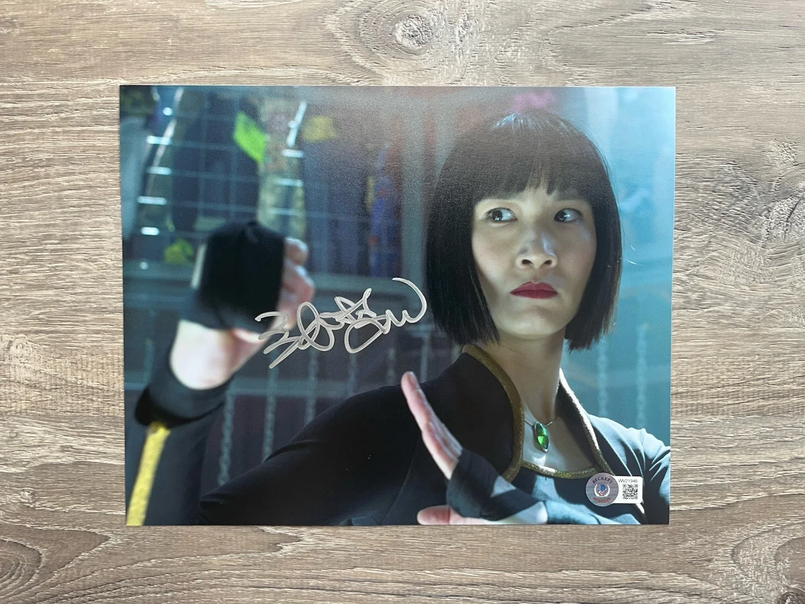 Meng'er Zhang — Meng'er Zhang Signed Shang Chi 8x10 Photo Xialing Beckett COA Marvel Autograph, изображение 2