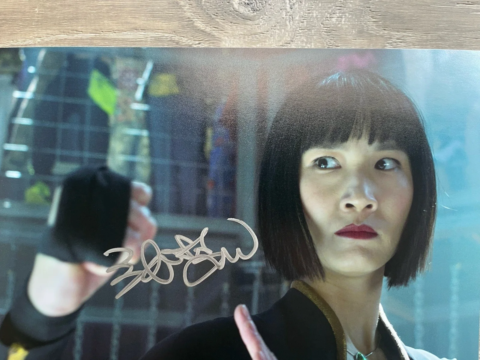 Meng'er Zhang — Meng'er Zhang Signed Shang Chi 8x10 Photo Xialing Beckett COA Marvel Autograph, изображение 3