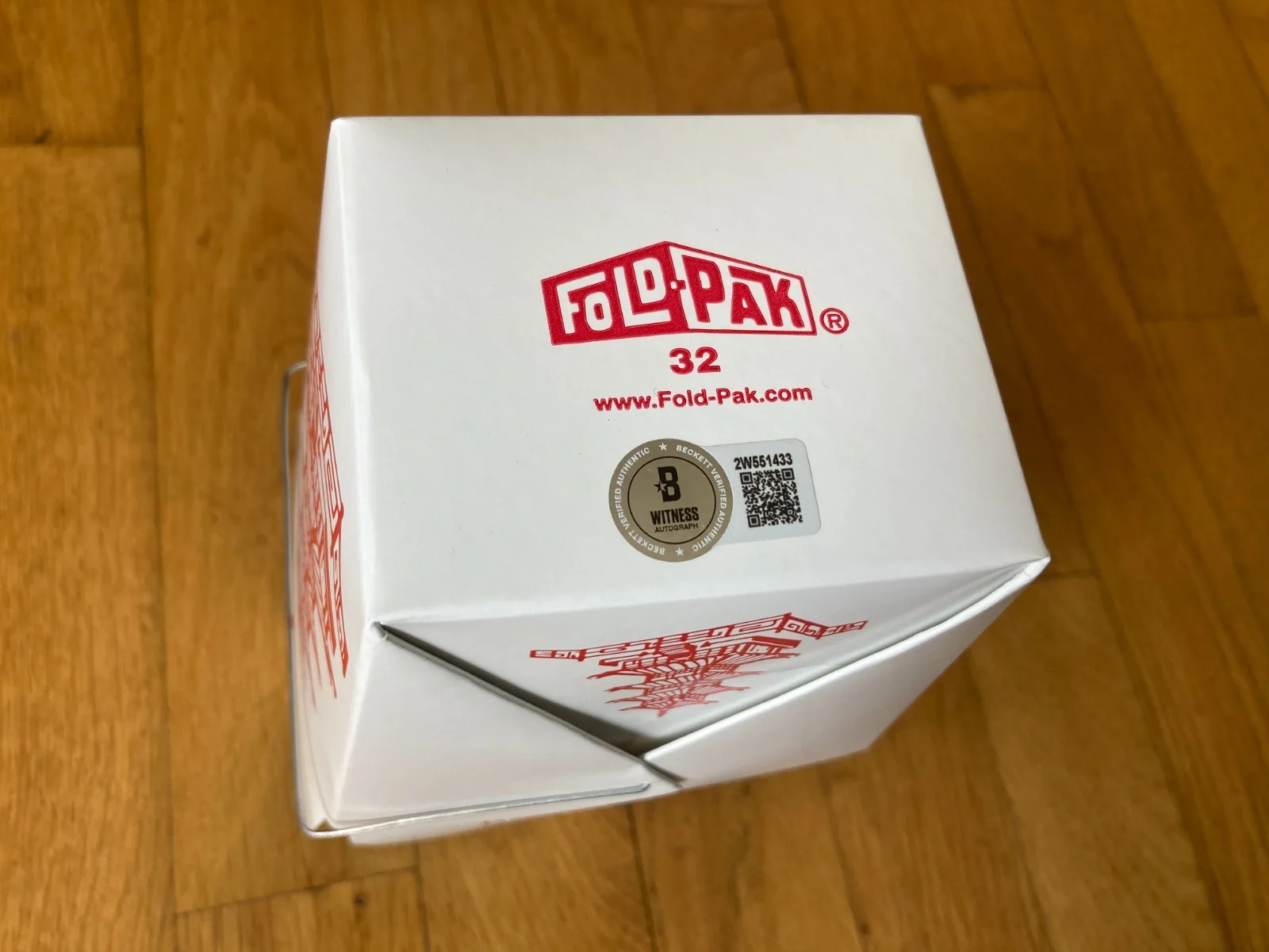 Keifer Sutherland — Keifer Sutherland Signed Autographed The Lost Boys Chinese Food Box Prop BAS, изображение 5
