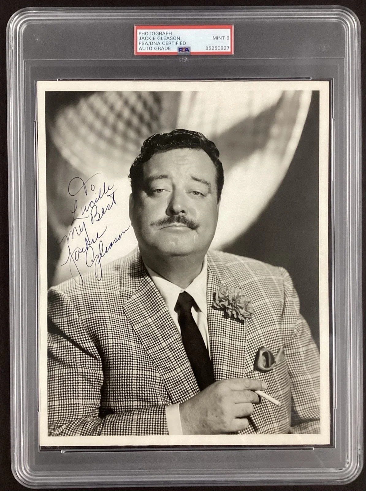 Jackie Gleason — Jackie Gleason Signed Photo 8x10 The Honeymooners Autograph PSA/DNA MINT 9
