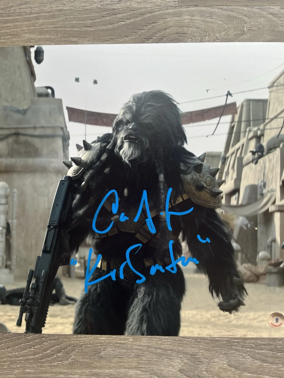 Carey Jones — Carey Jones Signed Krrsantan 11x14 Photo Beckett COA Book Of Boba Fett Star Wars, изображение 3