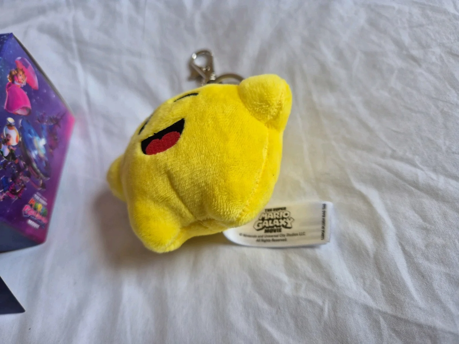 Mario Galaxy Movie Luma Plush Keychain Bag Tag and pin set Rare Limited Edition, изображение 2