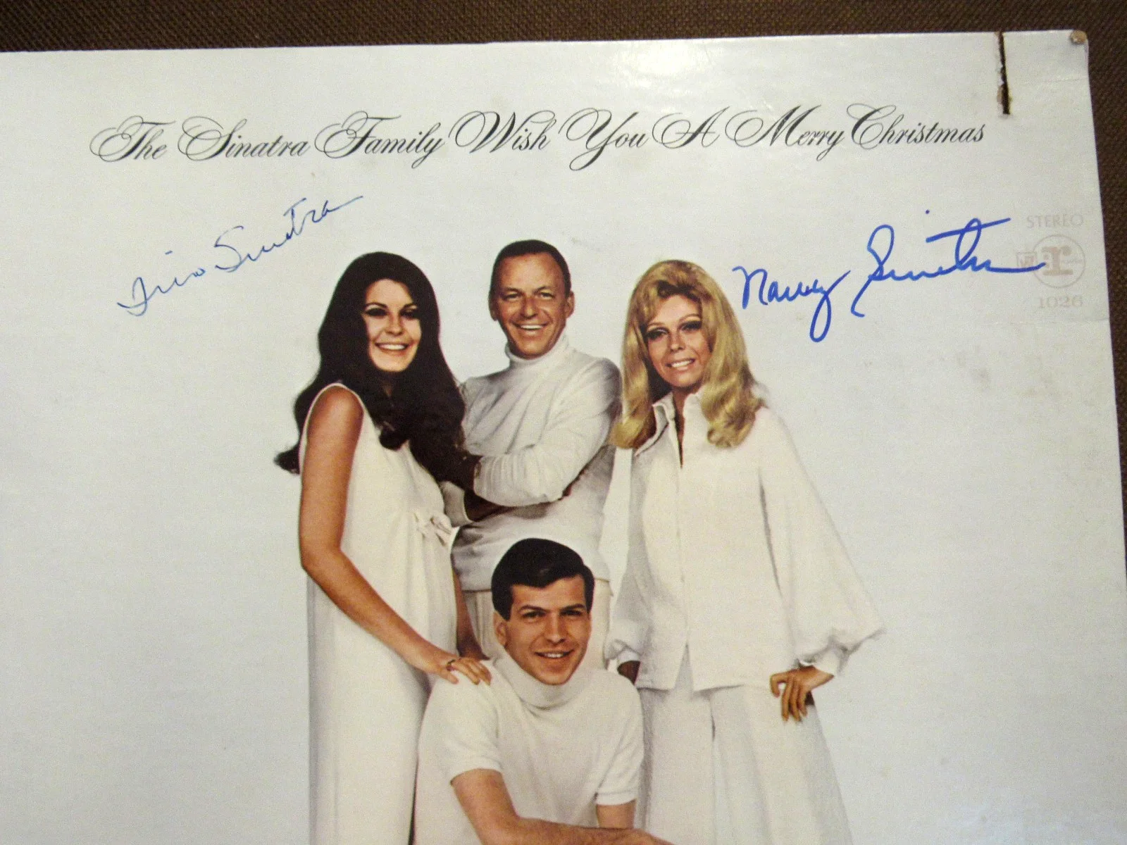 NANCY & TINA SINATRA FRANK SINATRA FAMILY SIGNED AUTO VTG CHRISTMAS ALBUM JSA, изображение 2