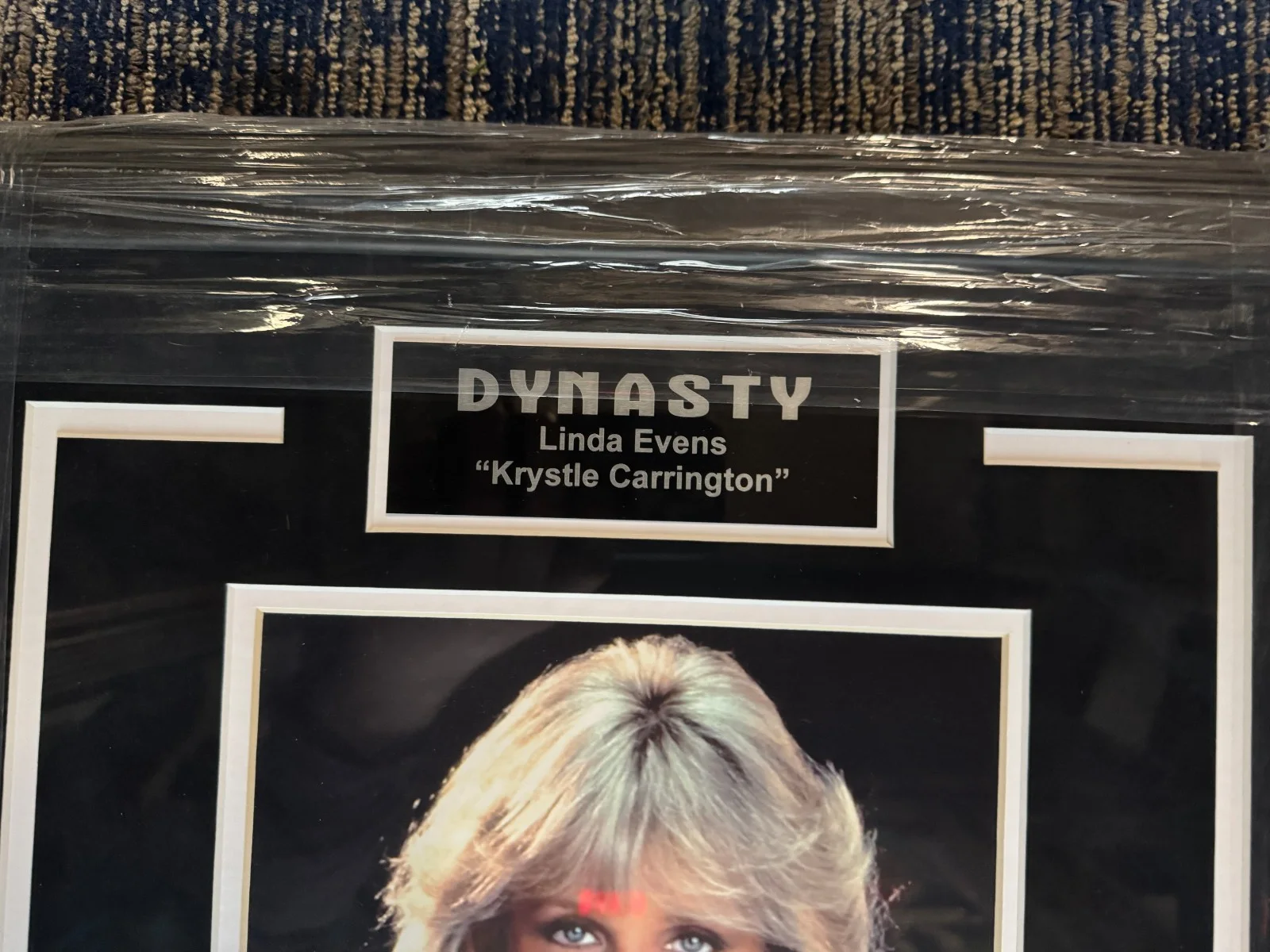 Linda Evans — Linda Evans (Krystle Carrington) signed "Dynasty" Framed Photo PSA COA 18x28, image 2