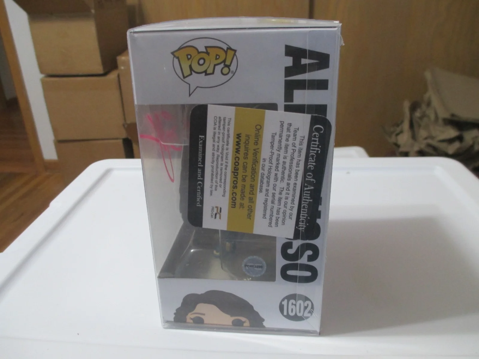 Selena Gomez — Selena Gomez As Alex Russo Wizards of Waverly Place NIB Autographed Funko Pop, изображение 3