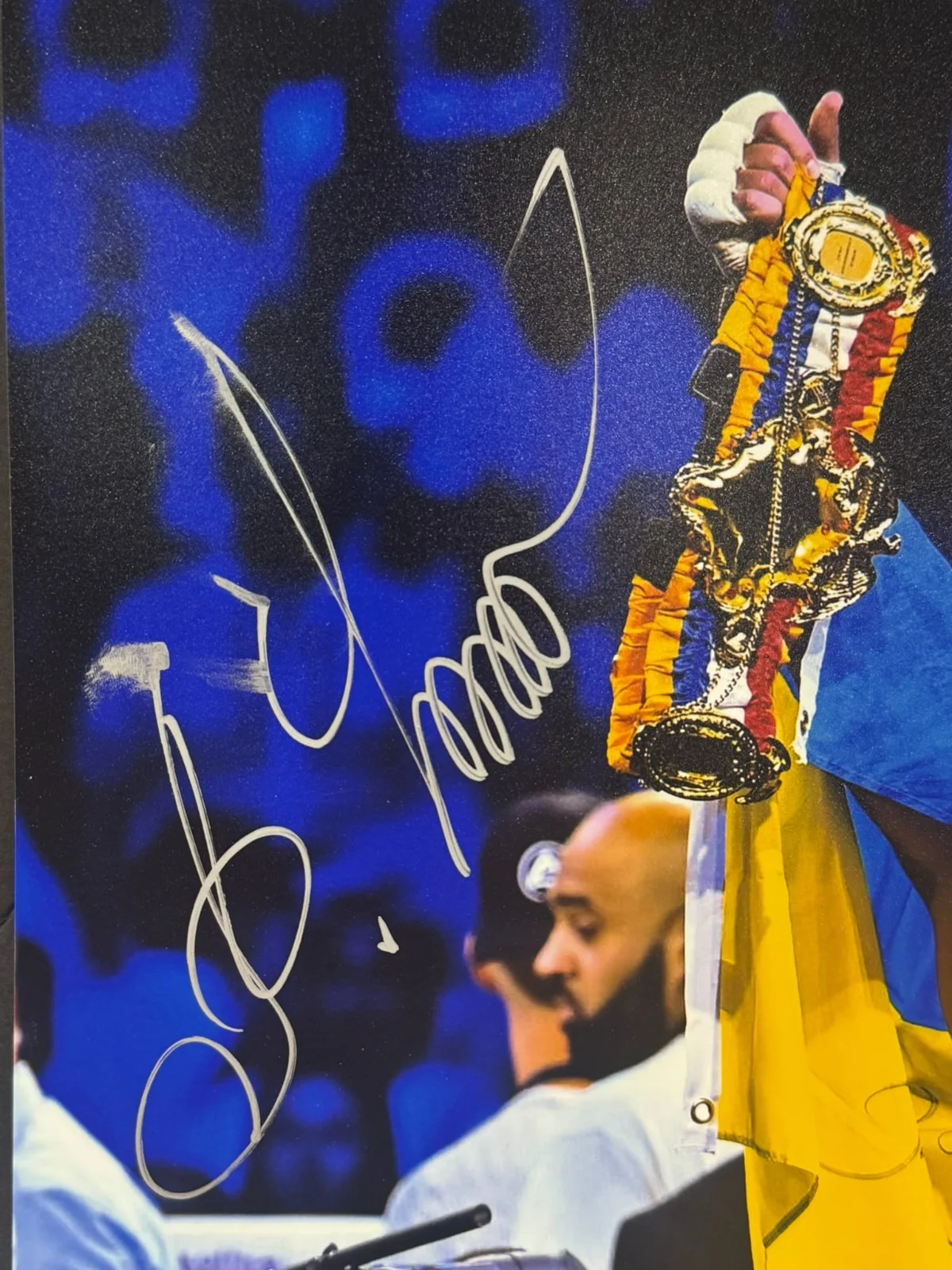 OLEKSANDR USYK SIGNED 11X14 PHOTO HEAVYWEIGHT BOXING CHAMP AUTO BECKETT BAS COA, image 2