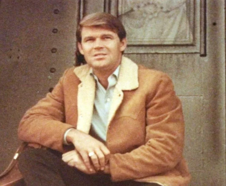 Glen Campbell Signed Autograph Vintage PHOTO By the Time I Get to Phoenix, image 2
