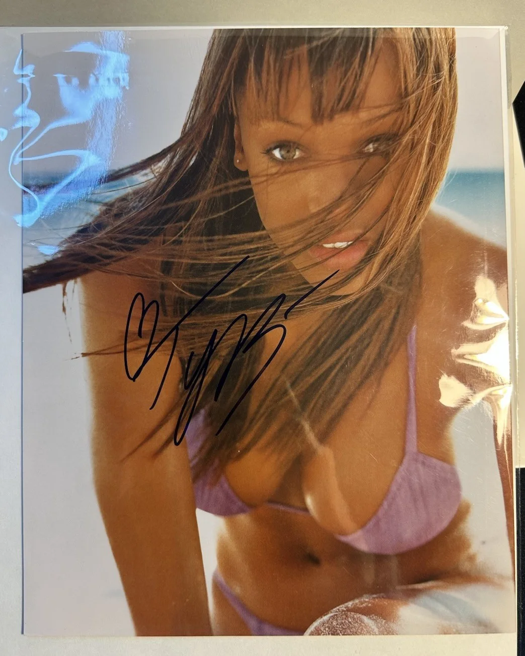 Tyra Banks — Tyra Banks Signed 8x10 Photo ANTM Model Autograph Sexy Pose
