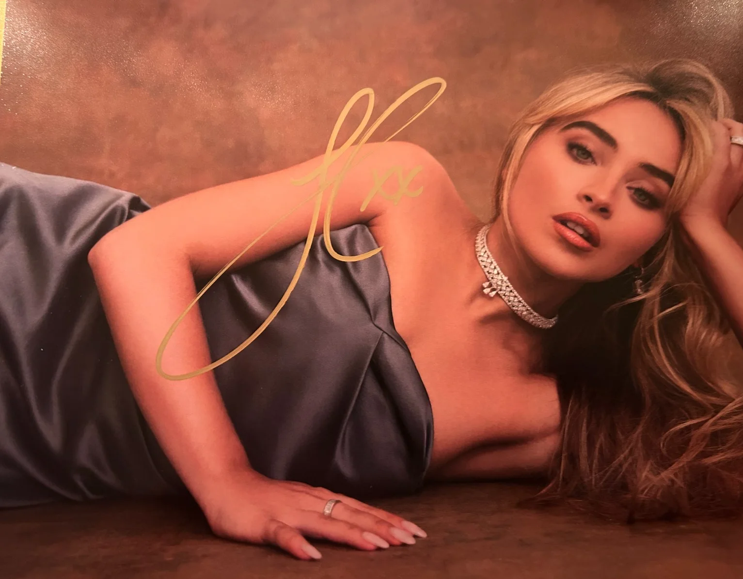 SABRINA CARPENTER Signed Original 8x10" Authentic Autograph GENUINE w/COA, image 3