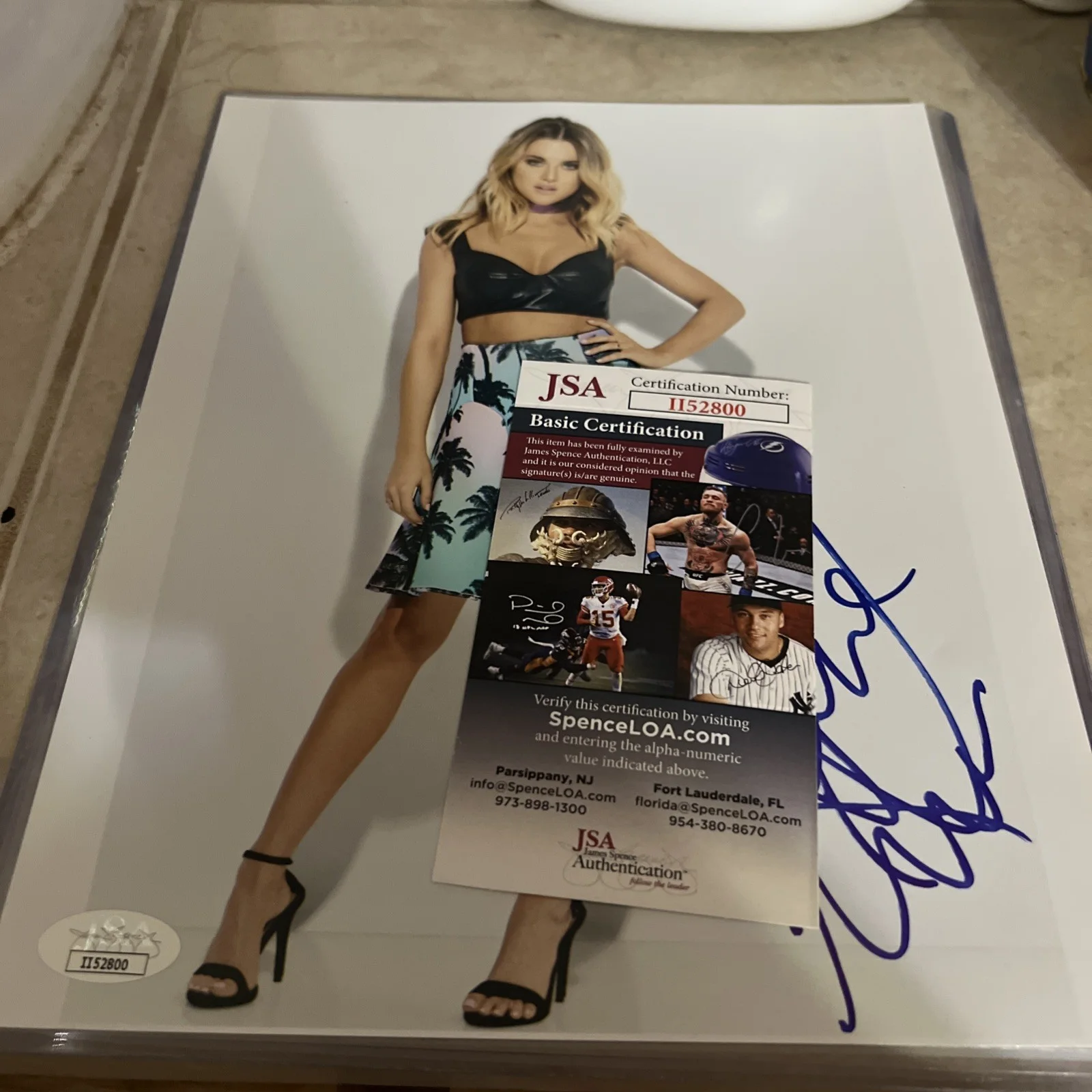 Anne Winters Signed 8x10 Photo Actress 13 Reasons Why Autograph JSA COA, изображение 5