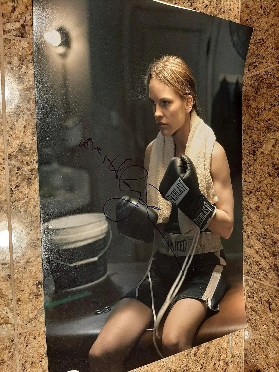 Hillary Swank — * HILLARY SWANK * classic signed "Million Dollar Baby" 12x18" photo - PSA/DNA, изображение 3