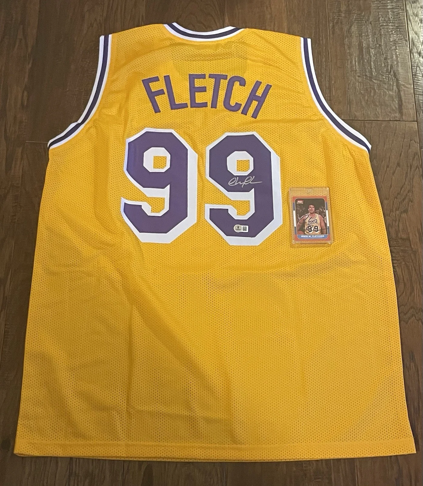 Chevy Chase — Fletch - Chevy Chase Signed Lakers Style Basketball Jersey & Trading Card - COA, image 2