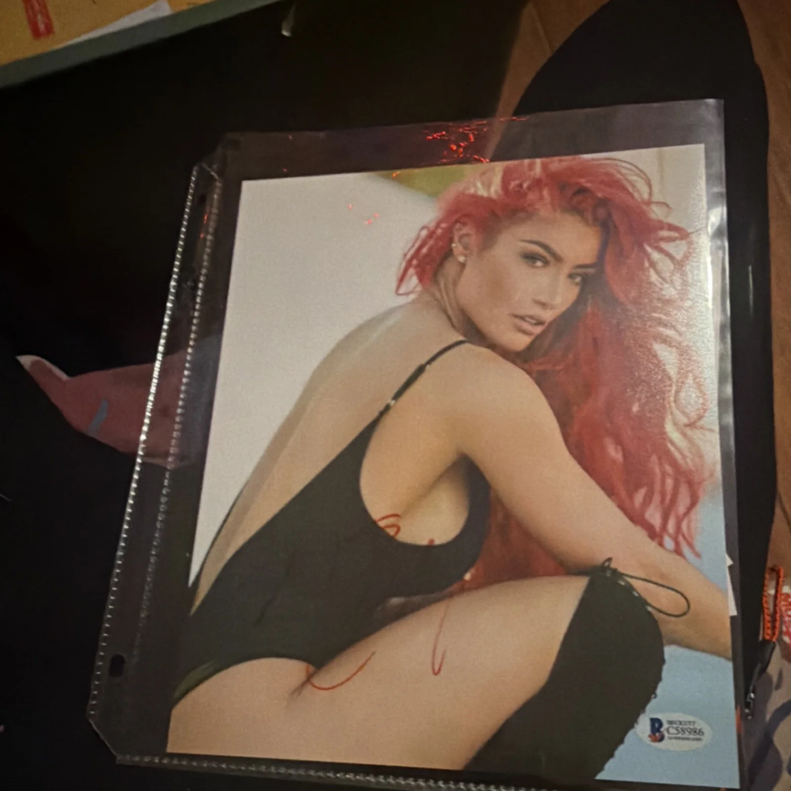 Autographed Original Photo Signed - Woman with Red Hair in Black Outfit Beckett, изображение 2