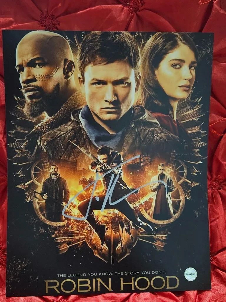 TARON EGERTON — TARON EGERTON REAL HAND SIGNED AUTOGRAPHED 8X10 PHOTO ROBIN HOOD AUTHENTIC COA 2