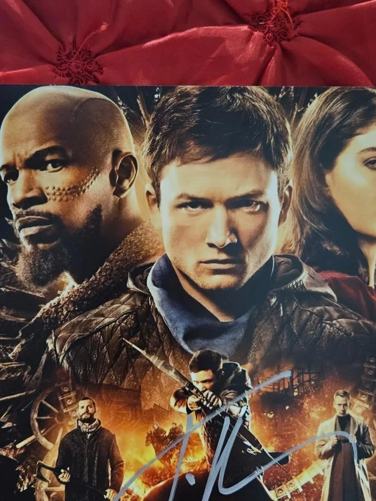TARON EGERTON — TARON EGERTON REAL HAND SIGNED AUTOGRAPHED 8X10 PHOTO ROBIN HOOD AUTHENTIC COA 2, image 3