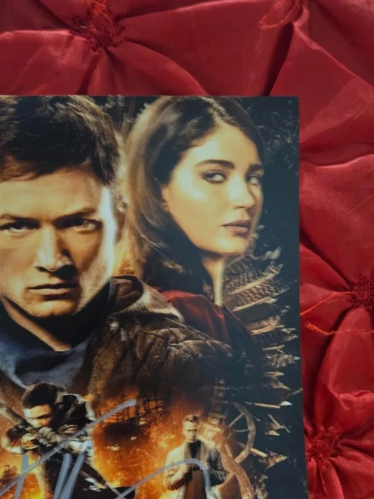TARON EGERTON — TARON EGERTON REAL HAND SIGNED AUTOGRAPHED 8X10 PHOTO ROBIN HOOD AUTHENTIC COA 2, image 4
