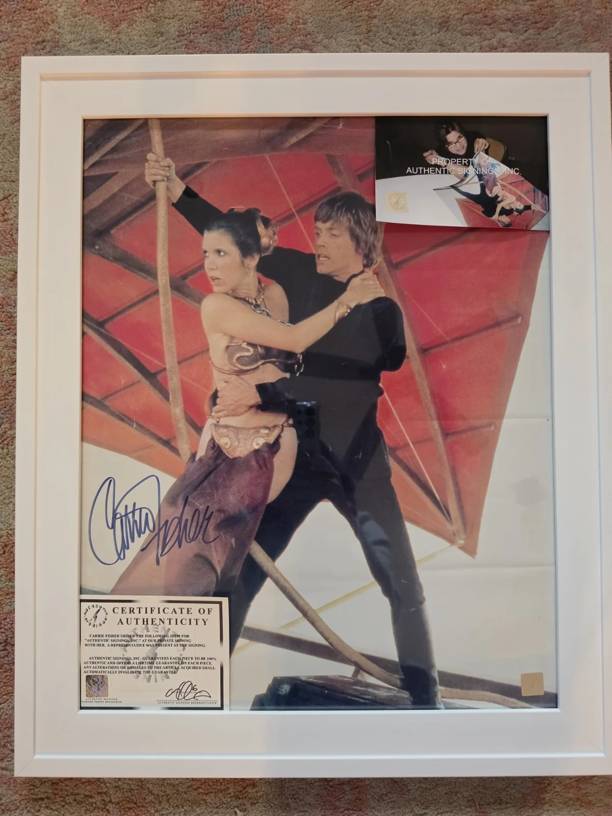 Carrie Fisher — Carrie Fisher Signed Star Wars Slave Leia 16x20 Poster with COA and proof photo, изображение 2