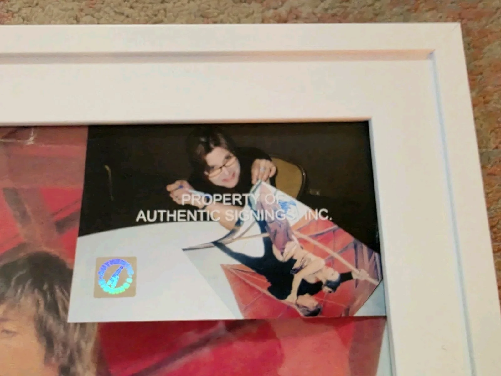 Carrie Fisher — Carrie Fisher Signed Star Wars Slave Leia 16x20 Poster with COA and proof photo, изображение 5