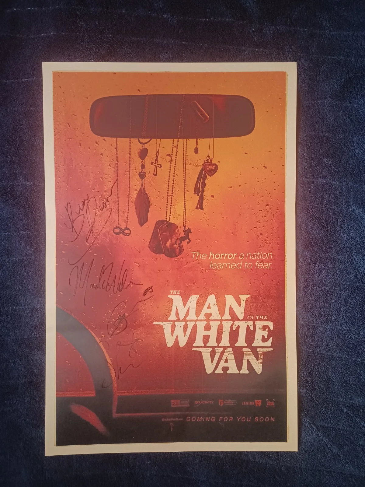 Brec Bassinger, Madison Wolfe, Gavin Warren, Skai Jackson — Man in the White Van Cast Signed 11x17 Poster SDCC 2024 Bassinger Wolfe Jackson, image 2