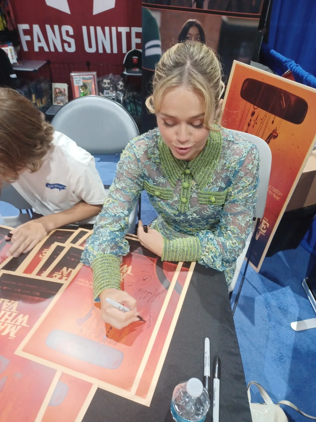Brec Bassinger, Madison Wolfe, Gavin Warren, Skai Jackson — Man in the White Van Cast Signed 11x17 Poster SDCC 2024 Bassinger Wolfe Jackson, image 5