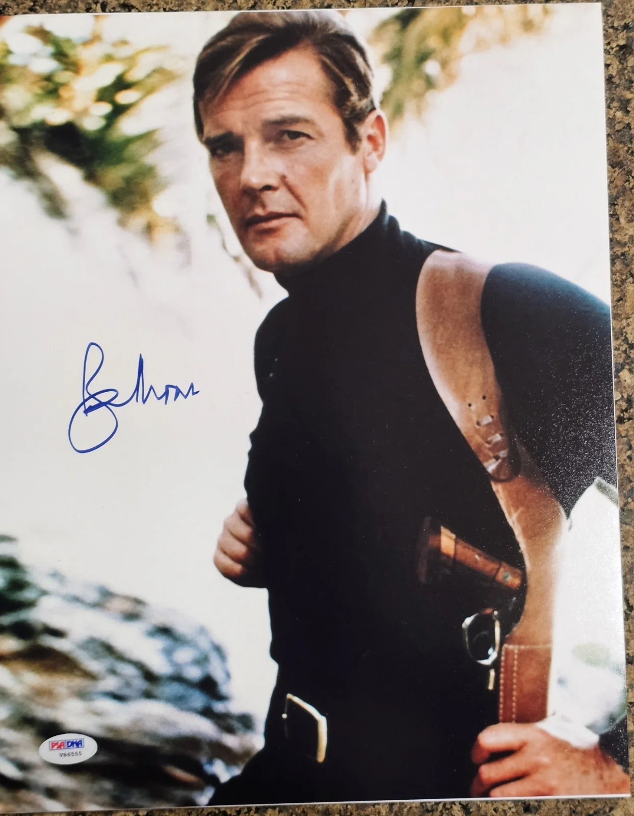 Roger Moore Signed 11 By 14 Photograph As James Bond PSA DNA, image 4