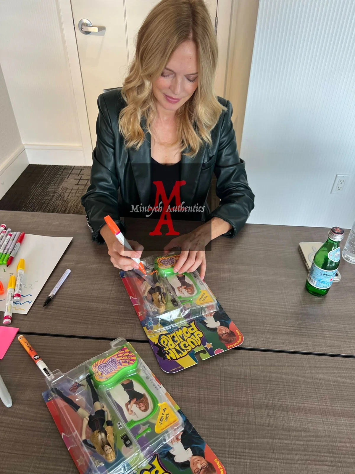 Heather Graham — Heather Graham autographed signed 8x10 photo model pose sexy Beckett COA, изображение 3