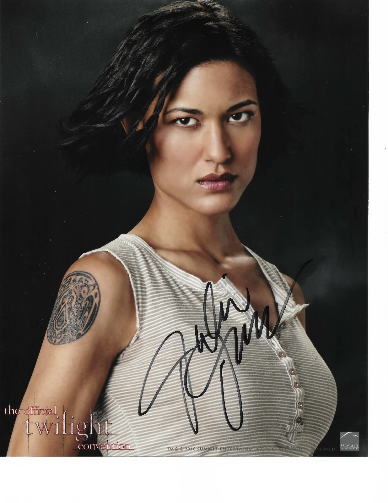Julia Jones — Julia Jones Twilight Convention autographed photo signed 8x10