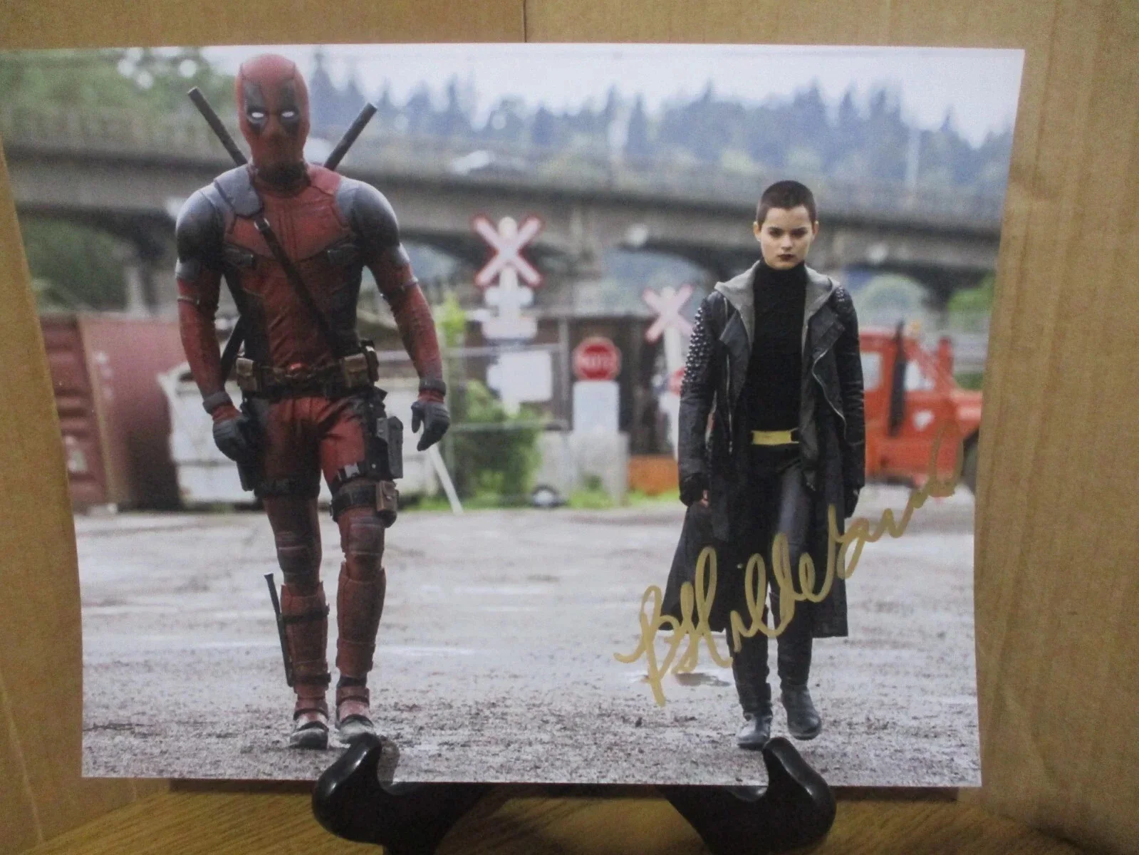 BRIANNA HILDEBRAND — BRIANNA HILDEBRAND AUTHENTIC SIGNED/AUTOGRAPHED 11X14 PHOTO-DEADPOOL MARVEL