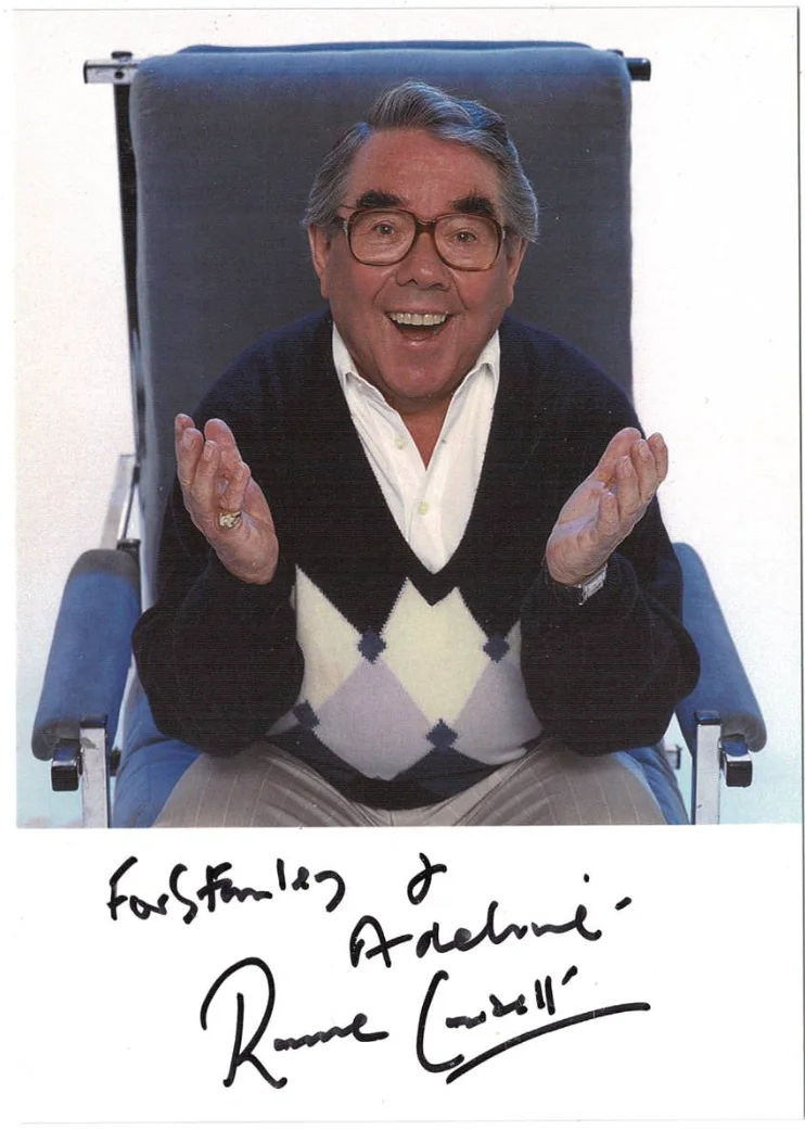 Ronnie Corbett — Ronnie Corbett Comedian Autographed Signed Photo AMCo COA 22790