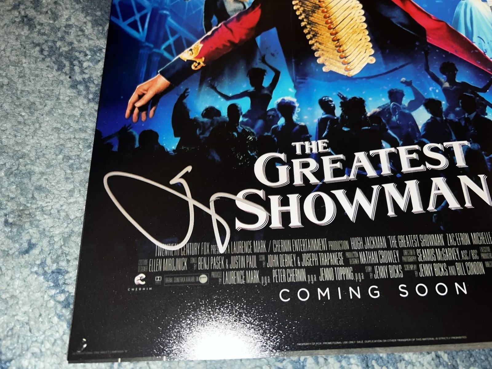 Hugh Jackman Signed The Greatest Showman 12x18 Photo Hollywood Legend Beckett, изображение 2