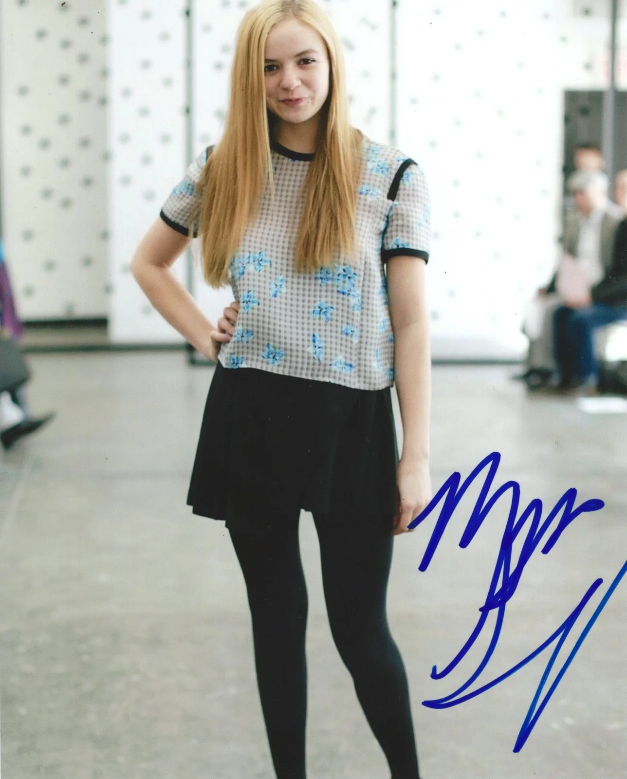 Morgan Saylor — Morgan Saylor signed 8x10 Photo in person Proof - Homeland, White Girl