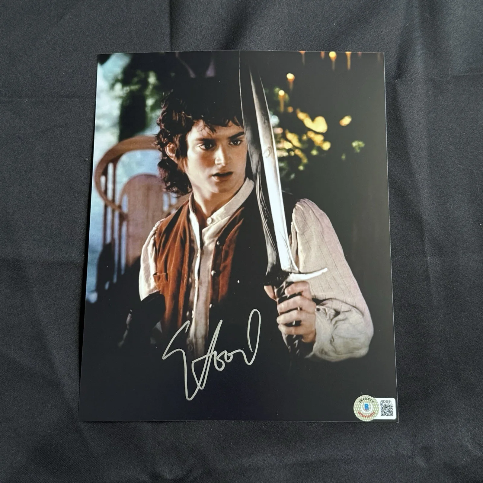 Elijah Wood — Elijah Wood Signed 8x10 Photo AUTO BECKETT BAS COA “Frodo” The Lord Of The Rings