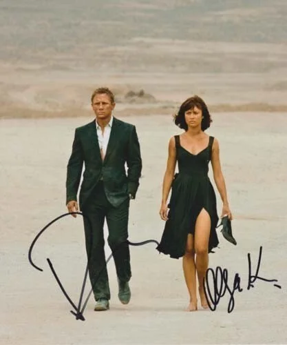 DANIEL CRAIG & OLGA KURYLENKO — JAMES BOND 007 DANIEL CRAIG & OLGA KURYLENKO 8X10 SIGNED PHOTO AUTOGRAPH POSTER