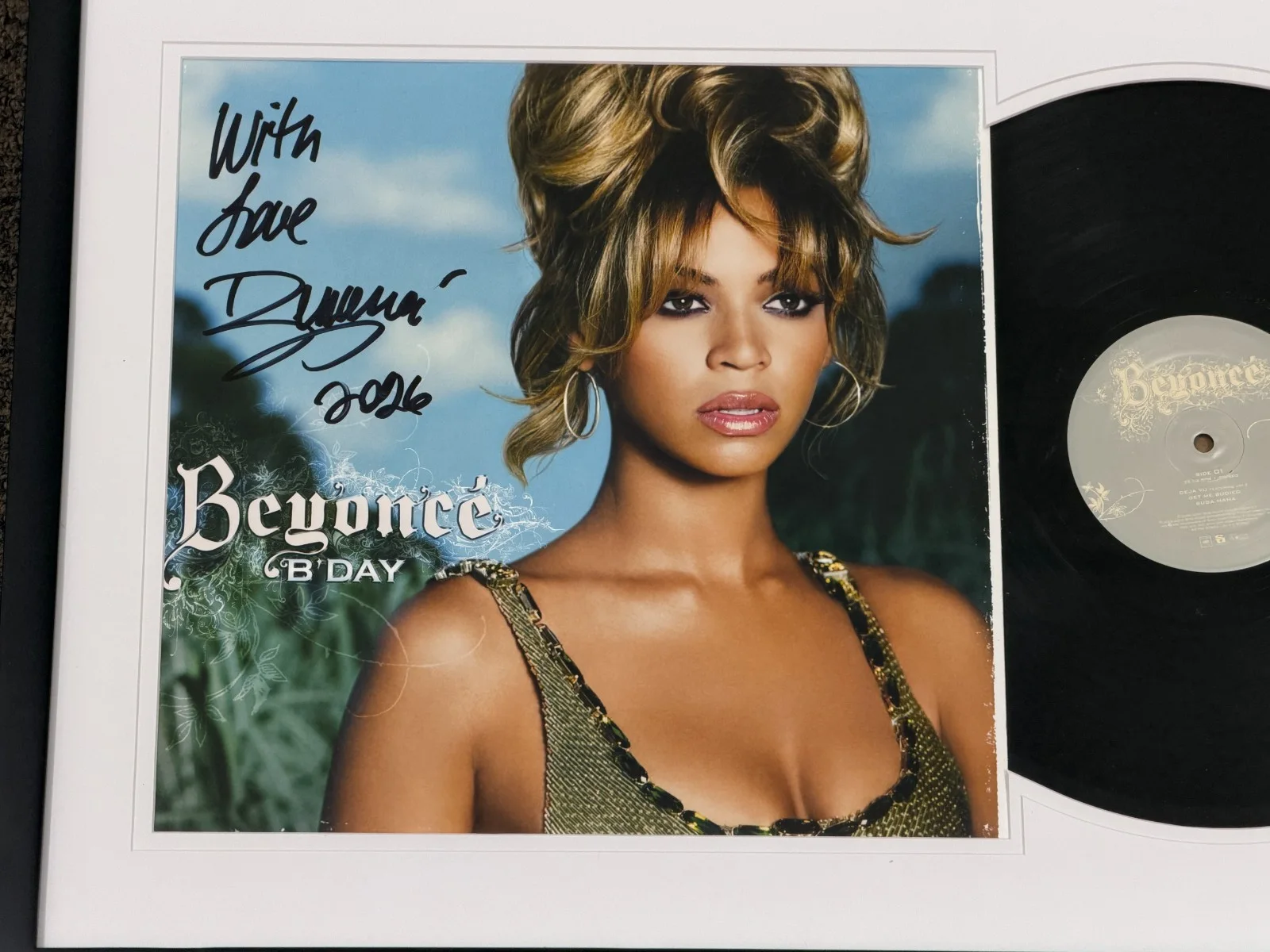 Beyoncé Signed B'Day Framed Vinyl LP Album Authentic Autograph Beckett LOA, изображение 2