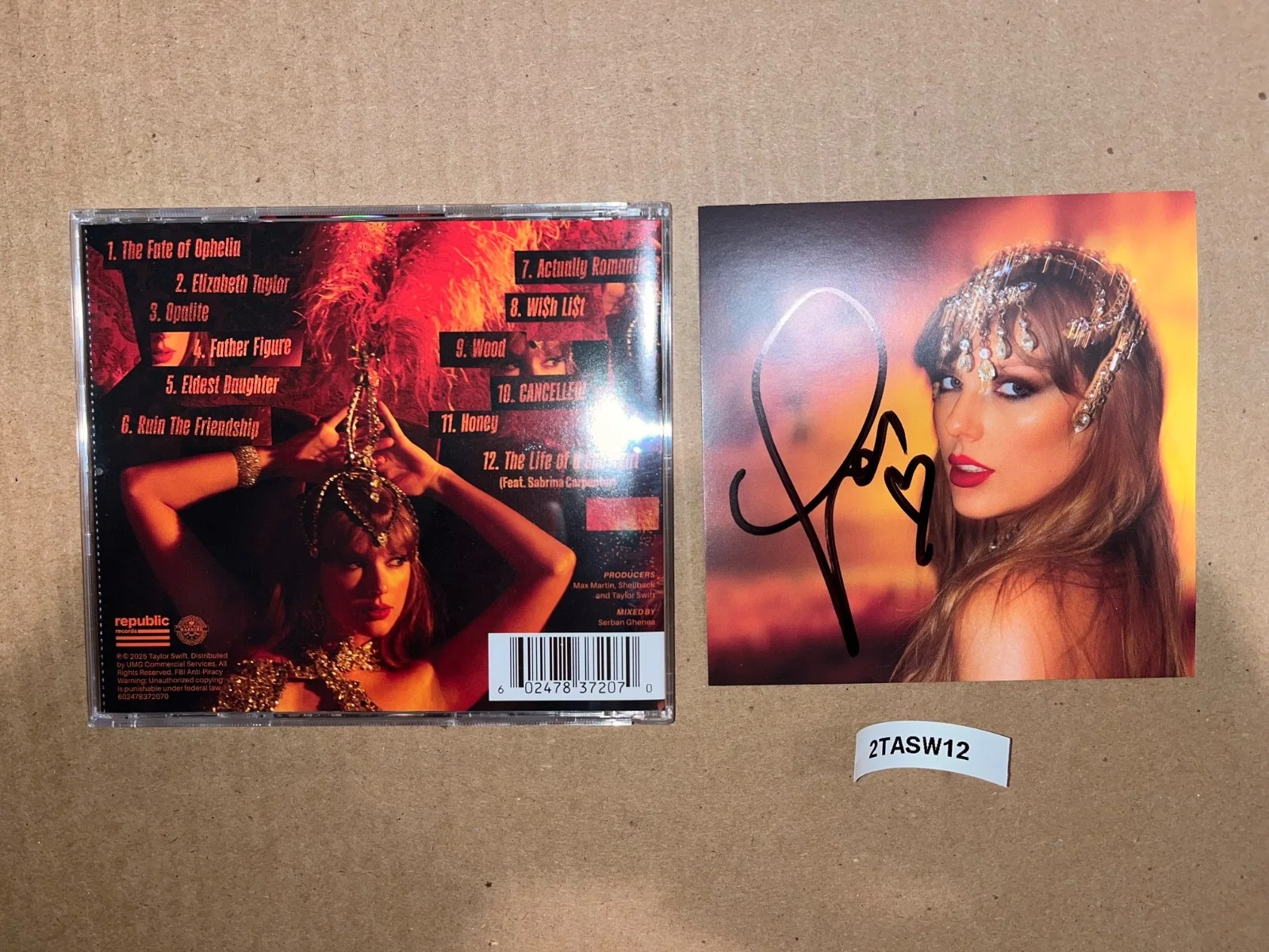 Taylor Swift Signed Autographed CD The Life of a Showgirl Art Card 1, изображение 2